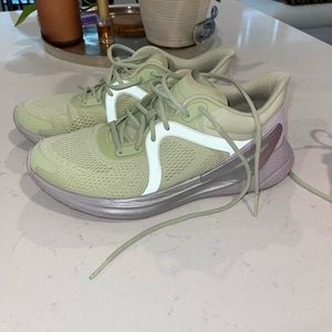 Lululemon Blissfeel Womens Running Shoe